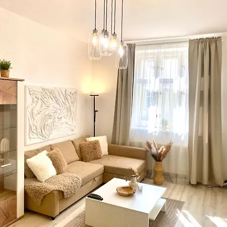 Bond Location Air Conditioned Pozsony