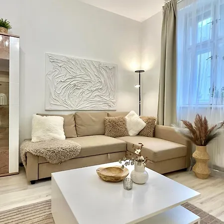 Bond Location Air Conditioned * Pozsony