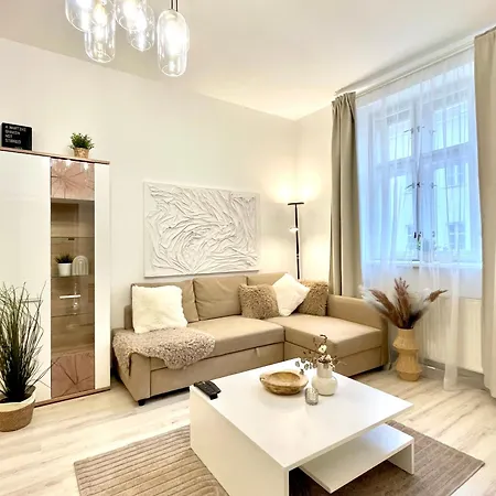 Bond Location Air Conditioned Pozsony