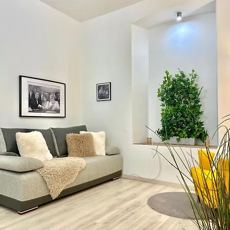 Bond Old Town Apartment