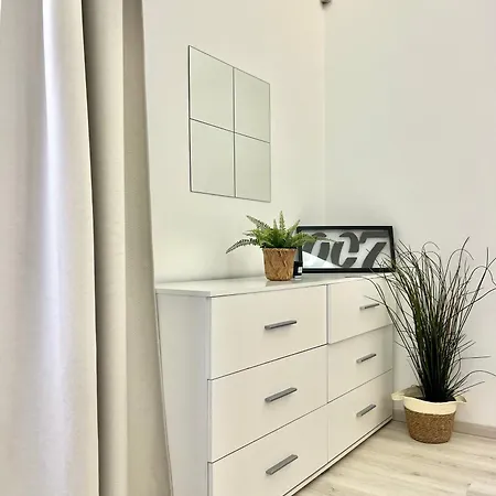 Bond Location Air Conditioned * Pozsony