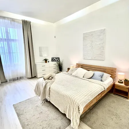 Bond Location Air Conditioned Pozsony