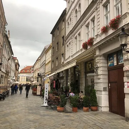 Bond Old Town *