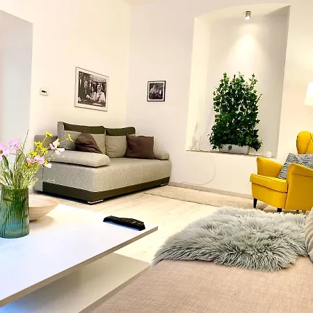 Bond Location Air Conditioned Appartement Bratislava