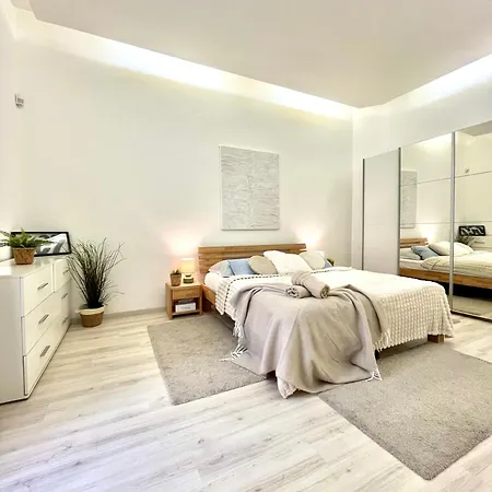 Bond Location Air Conditioned